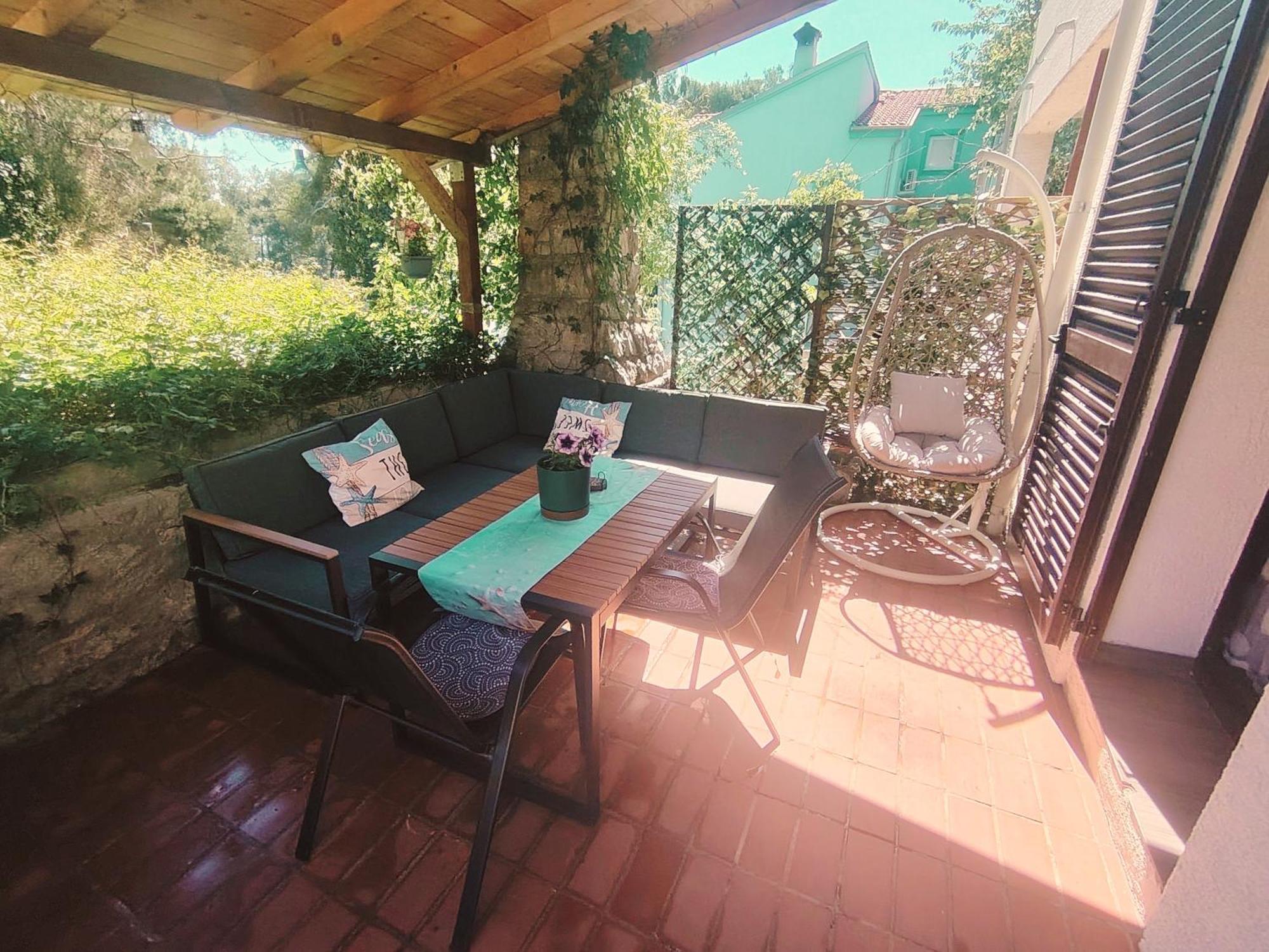 Apartman Hric -50M Od Plaze- Mali Lošinj Exterior foto